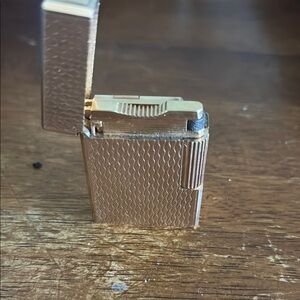 Gold Textured Lighter